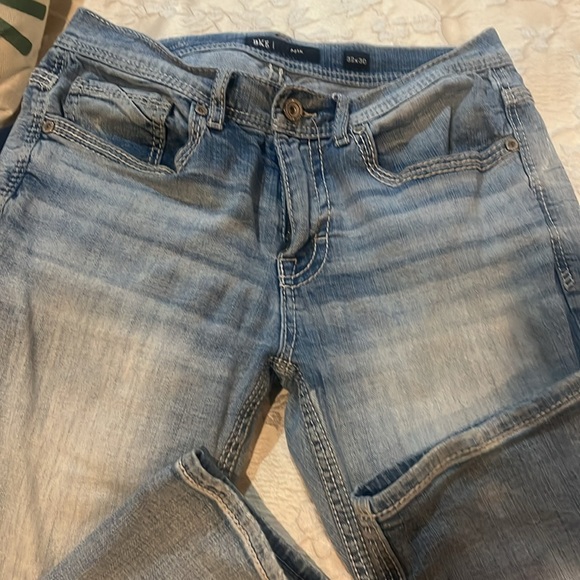 BKE Jeans light color worn a few times . Nice. No rips or tears - Picture 2 of 4